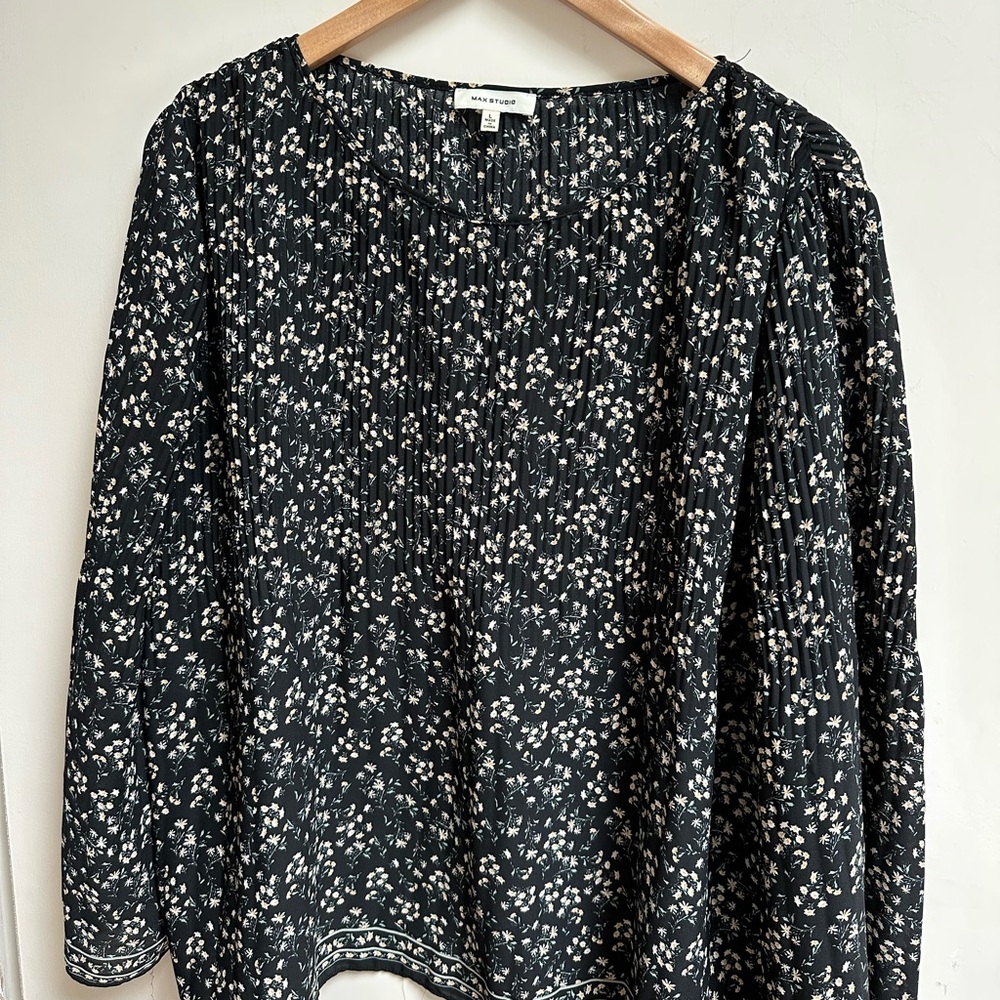 Max Studio Black and White Blouse with Long Sleeves